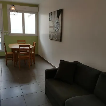 T2 Grande Terrasse Comme Une Maison 8 Min Des Plages